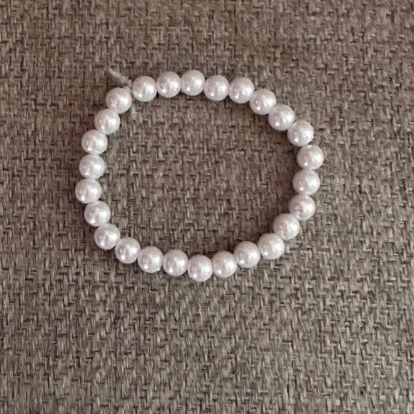 Cute & Fun Other - Girls Small Pearl Elastic Bracelet